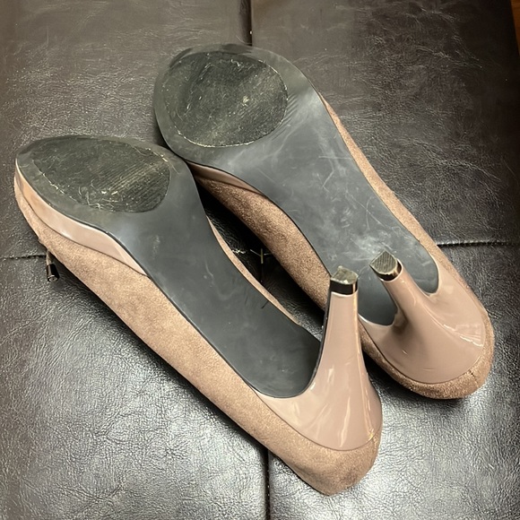 Coach and Four Suede Heels - Picture 5 of 7